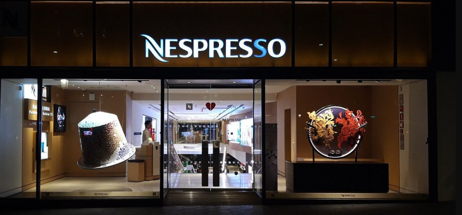 Las tiendas de Nespresso son el perfecto ejemplo de cómo sacar el mayor provecho a la plaza donde se venden tus productos y servicios. Se trata de crear experiencias únicas y hacer que los clientes quieran volver.